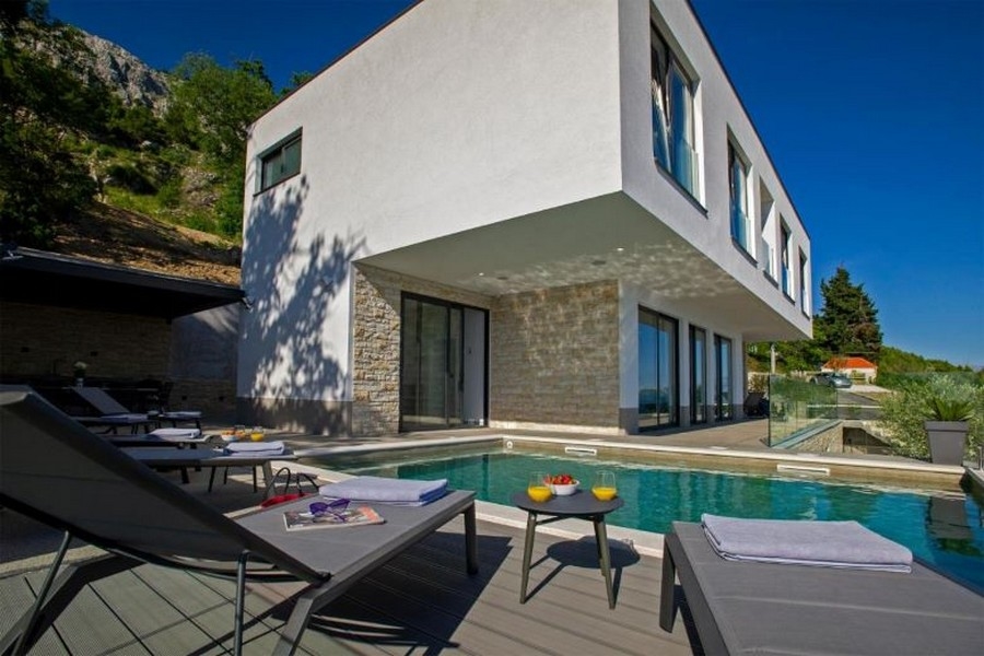 Villa moderne aux éléments méditerranéens à vendre en Croatie - Panorama Scouting.