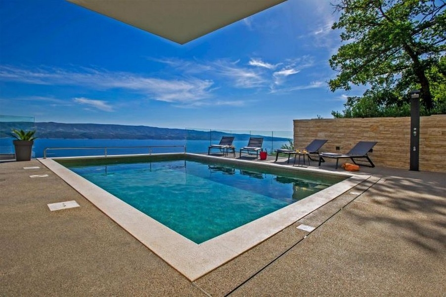 Piscine attrayante du bien H3390, en vente en Croatie.