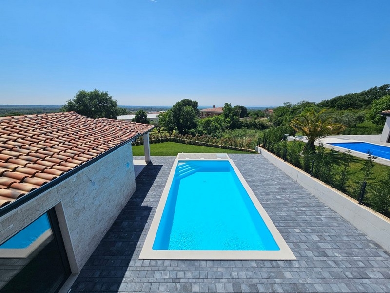 Vue sur la piscine et la mer - bien H3394 près de Porec.