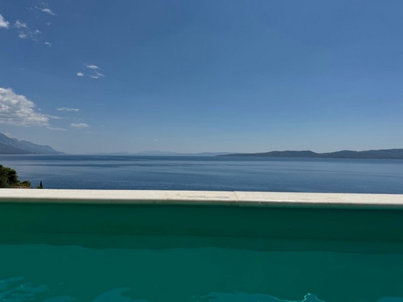 Superbe vue mer depuis la terrasse du bien H3407 à Omis, Croatie.