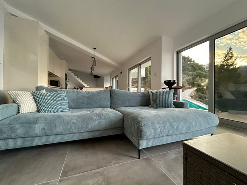 Villa neuve méditerranéenne de style moderne.