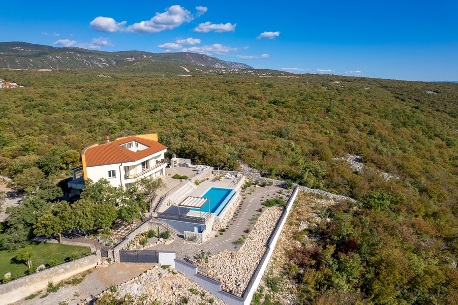 Villa dans un emplacement calme à vendre en Croatie - Panorama Scouting.