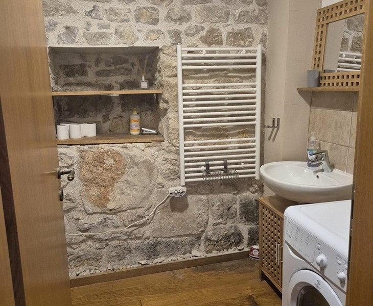 La salle de bains de la maison H3420 en Croatie.