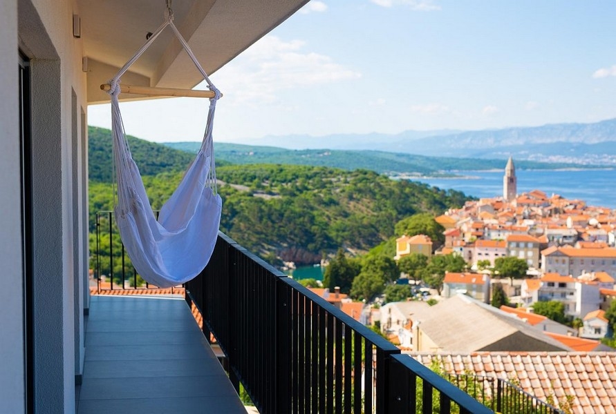 Terrasse avec vue de rêve sur la ville et la mer - bien H3438.