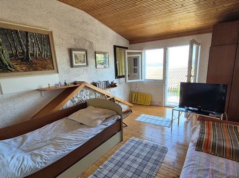 Chambre avec deux lits et vue mer