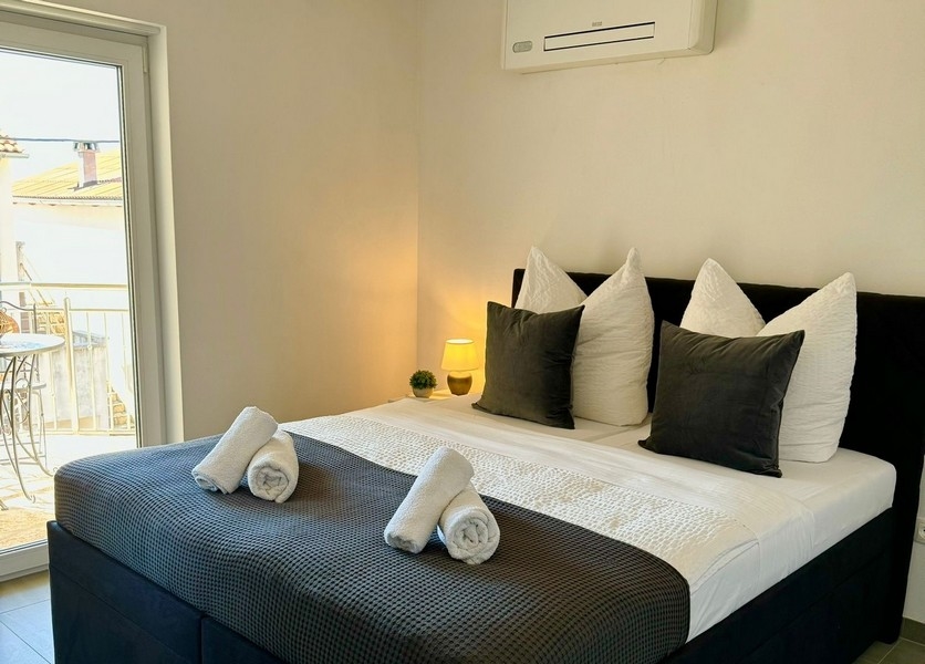 La chambre climatisée.