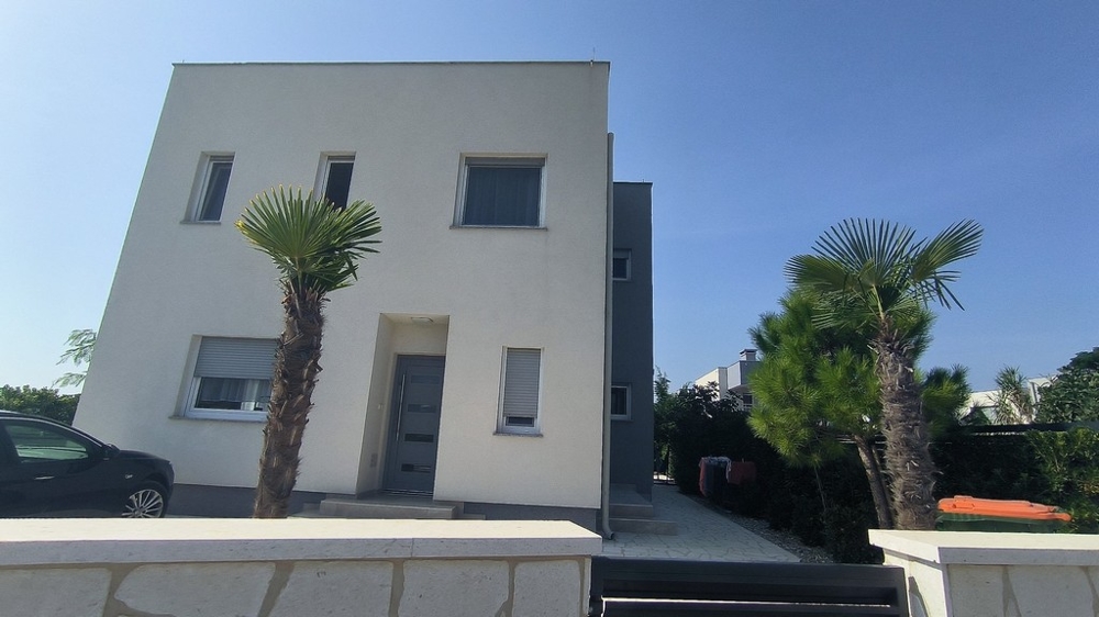 Arrière de la villa H3447, à vendre à Privlaka.