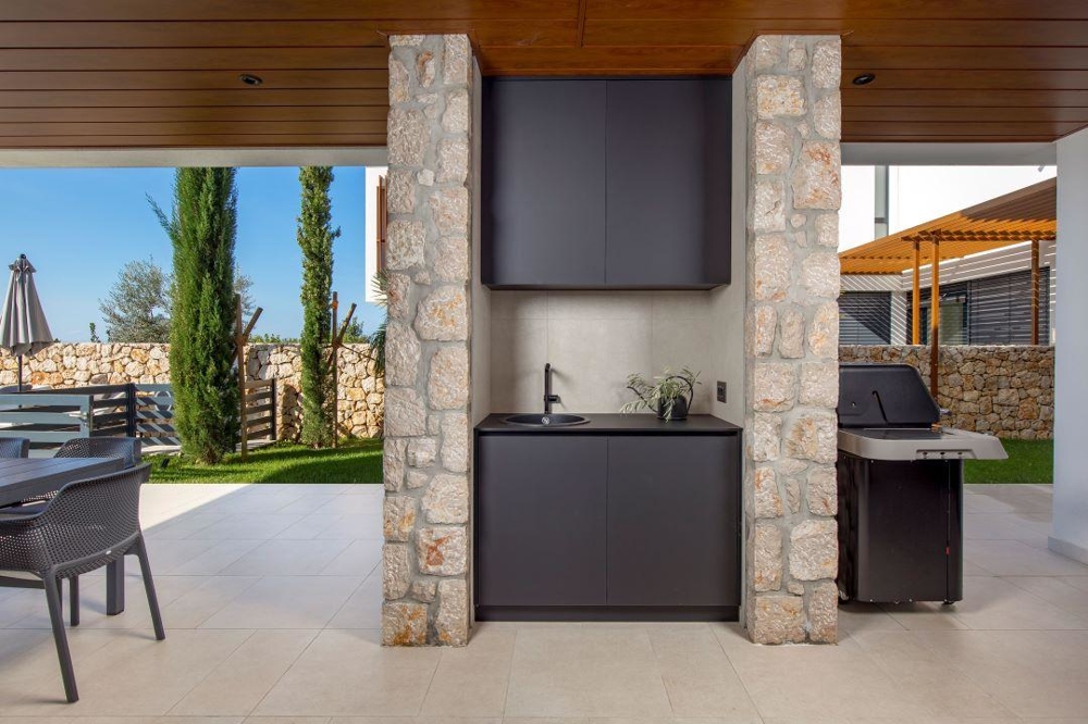 Coin barbecue et cuisine d'été de la villa H3450