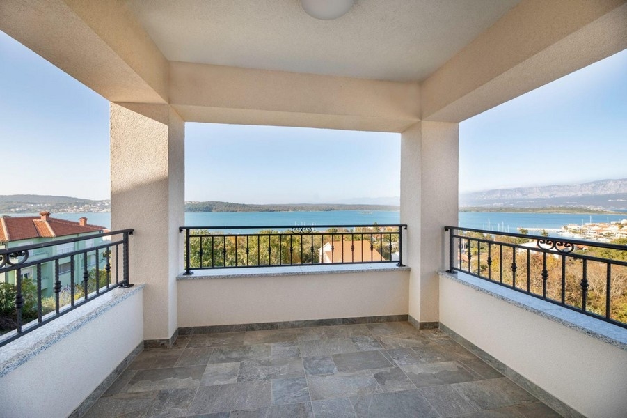 Terrasse couverte avec vue mer
