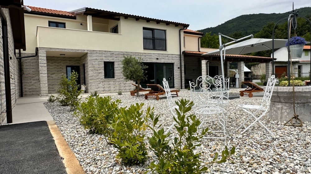 Maison méditerranéenne avec jardin facile d'entretien à vendre en Croatie.