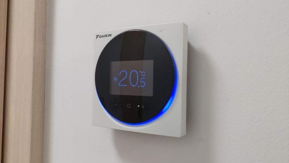 Thermostat mural, climatisation moderne