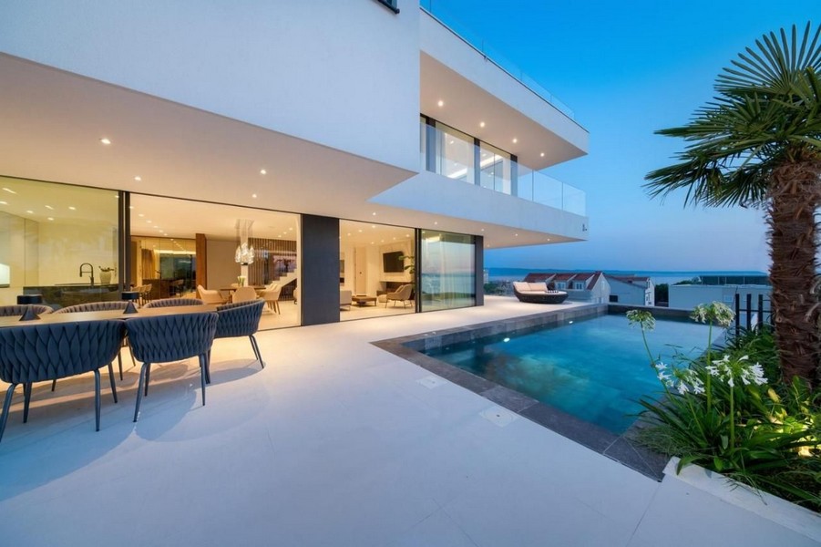 Villa moderne avec piscine et vue mer à Split, Croatie, à vendre.