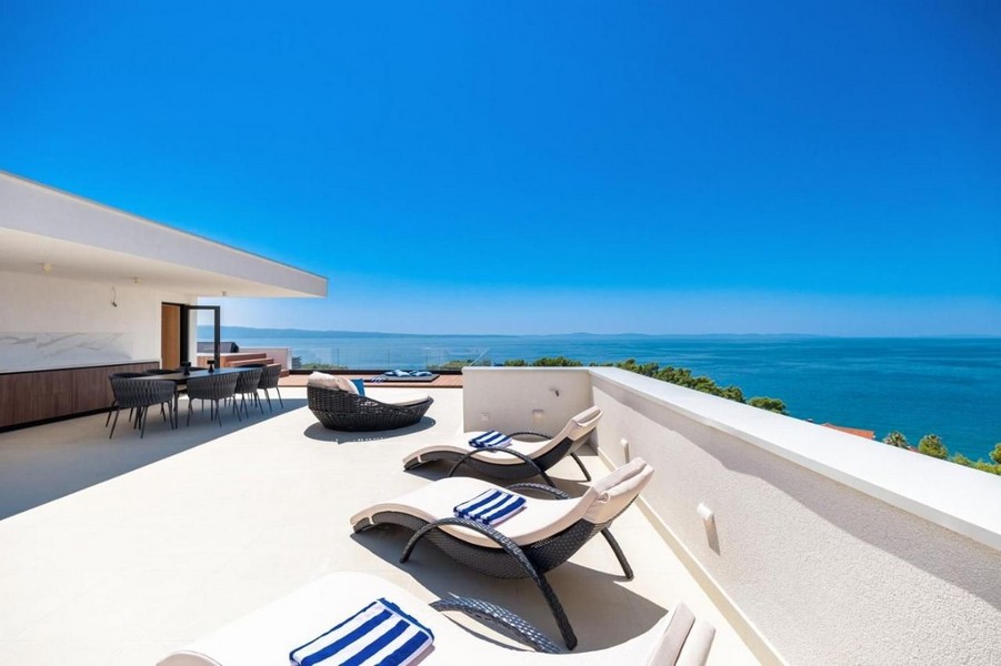 Toit-terrasse avec vue mer exceptionnelle depuis le bien H3511 près de Split.