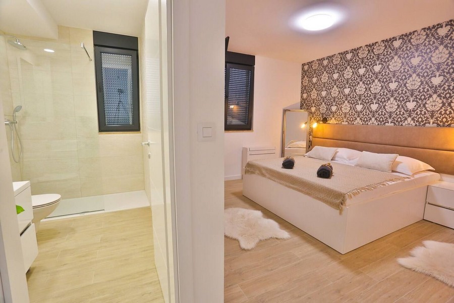 Chambre agréable avec salle de bains attenante