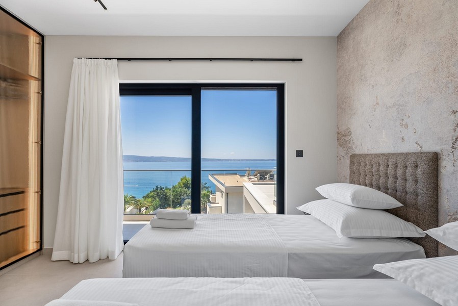Chambre luxueuse avec vue mer.