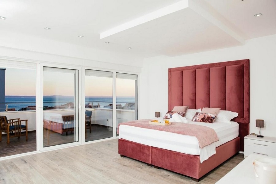 Chambre avec lit double et vue mer
