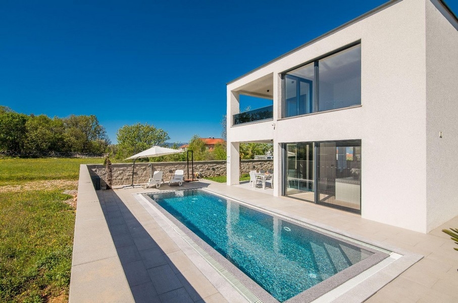 Villa moderne avec piscine à vendre sur l'île de Krk - Panorama Scouting H3528