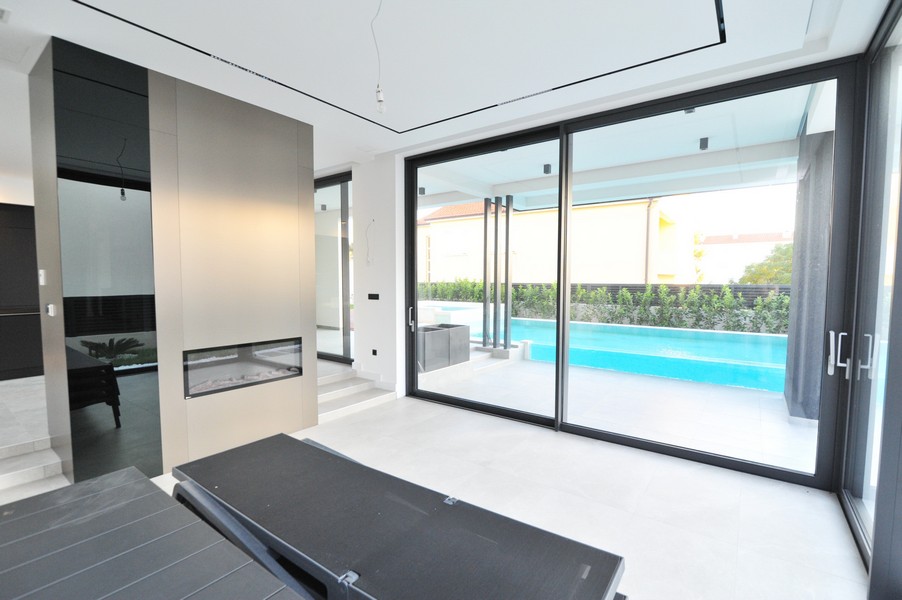 Séjour avec accès direct à la piscine - bien H3543 à Privlaka.