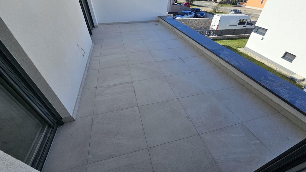 Grande terrasse avec vue sur les environs