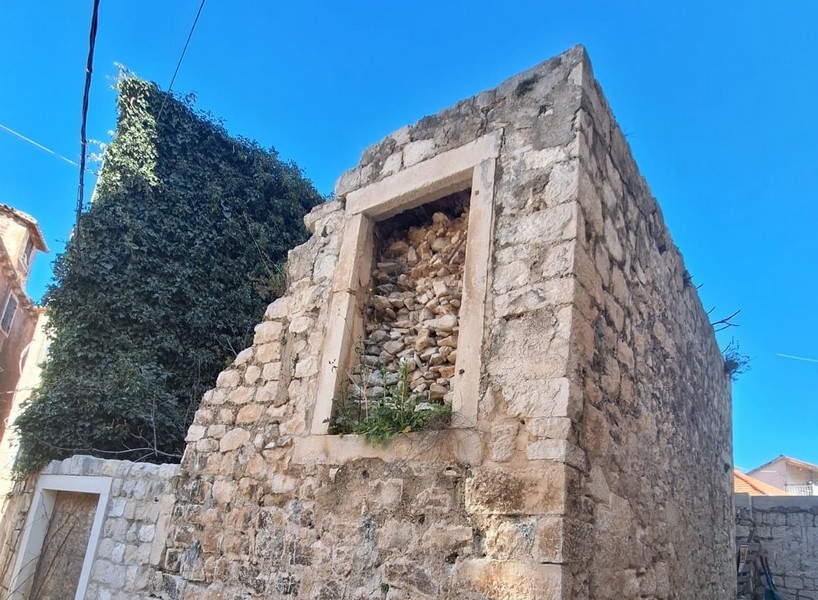 Maison en pierre à rénover à vendre à Trogir, Dalmatie.