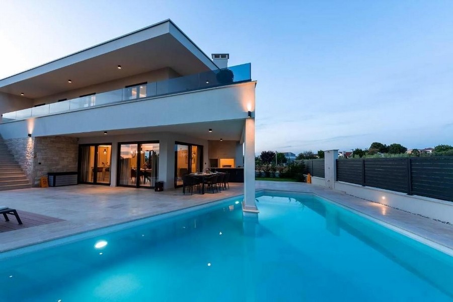Villa moderne avec piscine le soir - bien H3570 en Istrie