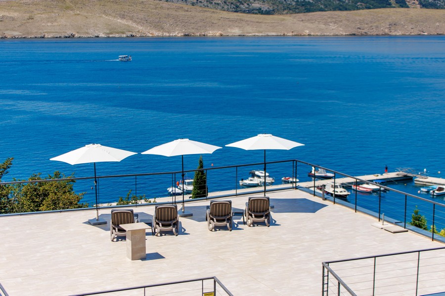 Toit-terrasse avec bains de soleil et vue mer - villa H3571 près de Crikvenica