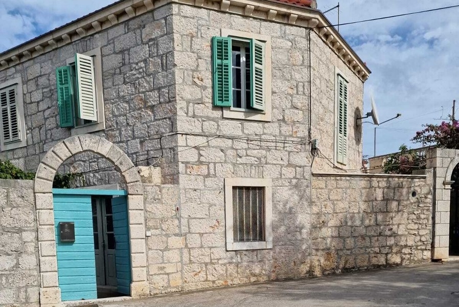 Maison en pierre à vendre sur l'île de Korcula en Croatie - Panorama Scouting.