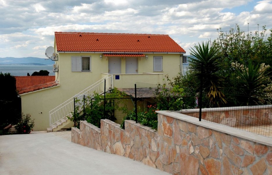 Vue extérieure de la maison avec vue sur la mer