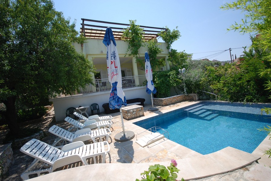 Maison avec belle piscine - bien H3573.