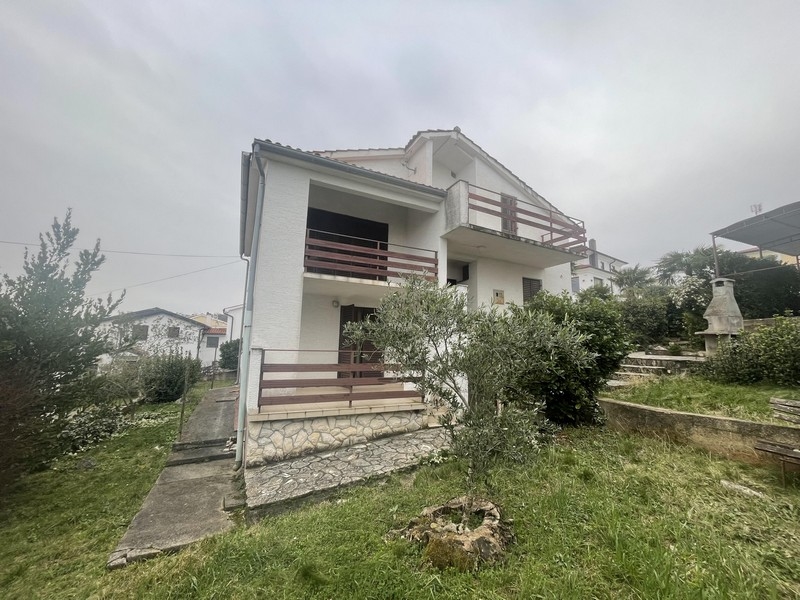 Maison à vendre à Njivice, île de Krk.