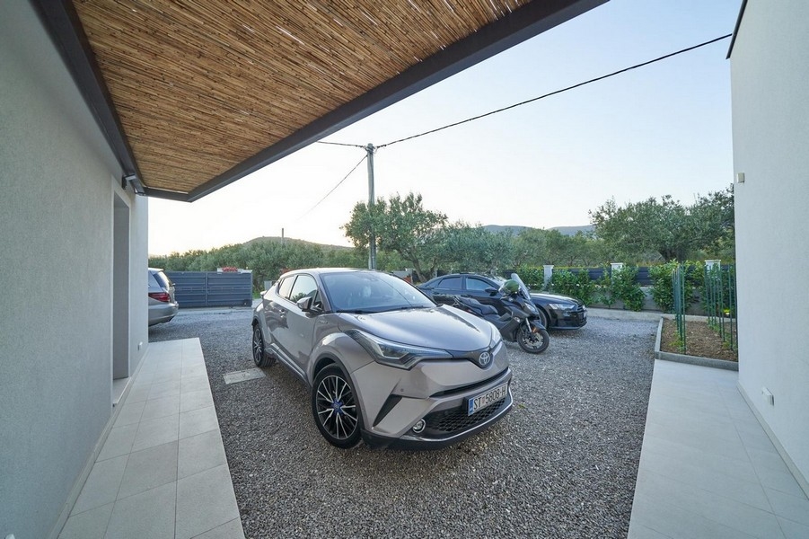 Parking privé avec espace couvert