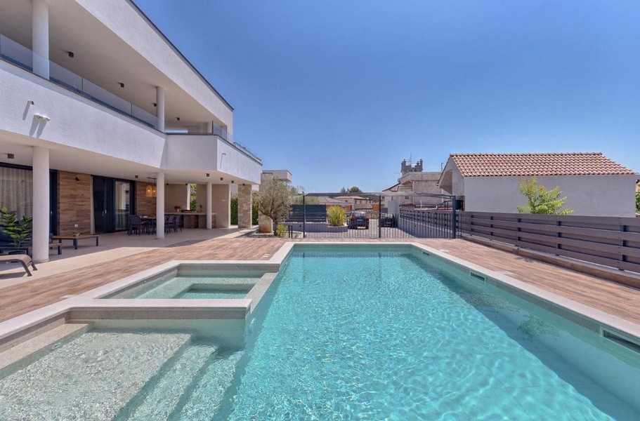 Villa luxueuse avec piscine à vendre en Croatie - Panorama Scouting.