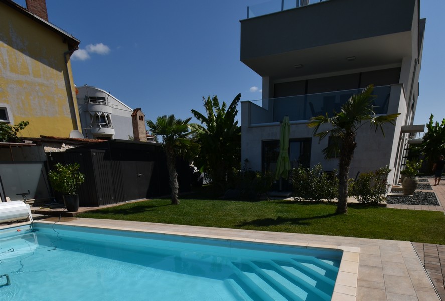 Villa avec piscine en première ligne de mer à vendre à Novigrad, Istrie - Panorama Scouting.