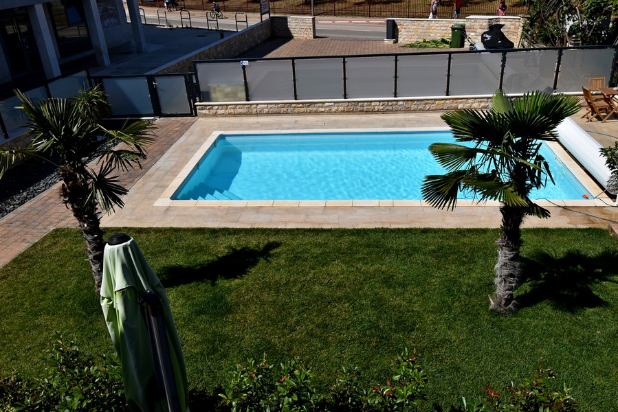 Piscine du bien H3602 à Novigrad, Croatie - Panorama Scouting.