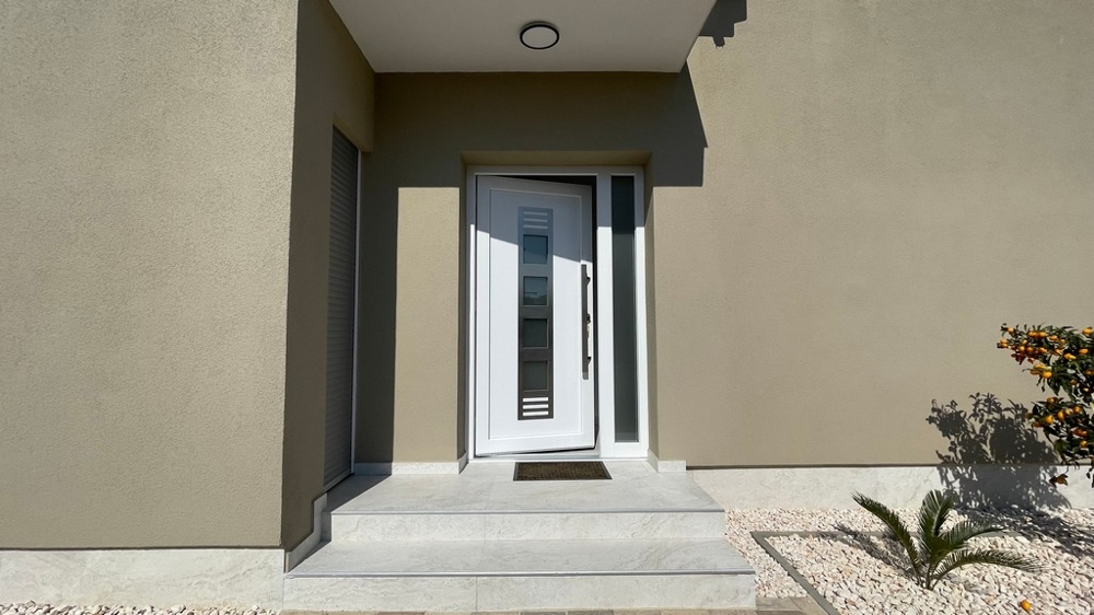 Entrée de la maison jumelée H3604