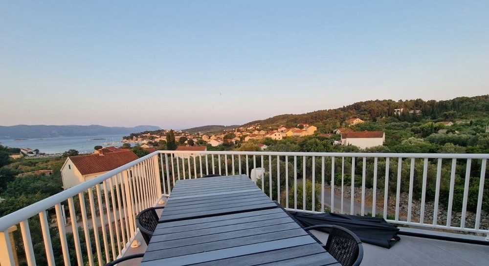 Vue mer depuis le toit-terrasse du bien H3607 en Croatie.