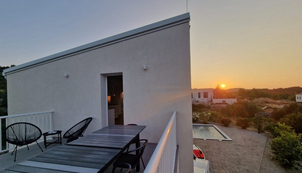 Terrasse avec vue sur le coucher de soleil