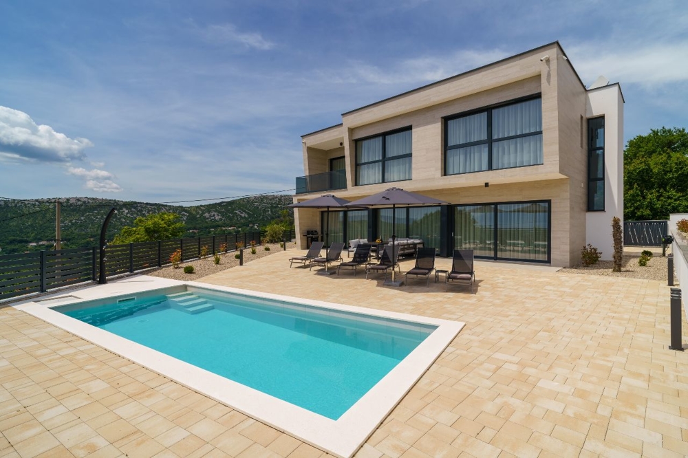 Villa avec piscine à vendre en Croatie.