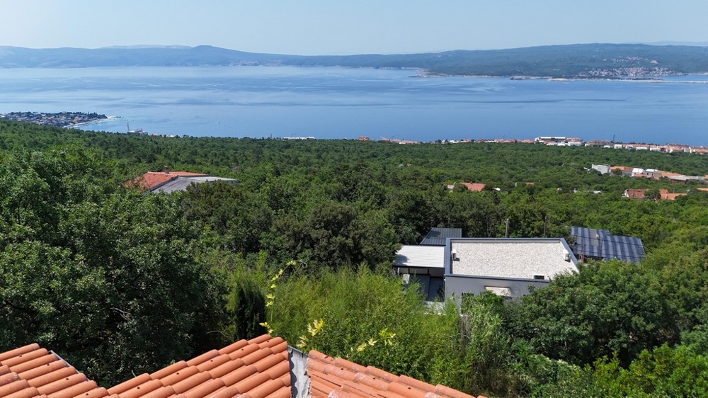 Vue panoramique sur la mer et la côte près de Crikvenica