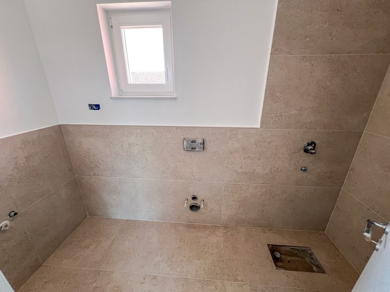 Salle de bains au carrelage moderne