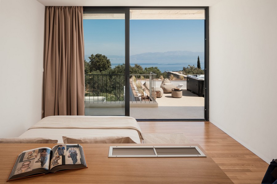 Chambre avec terrasse et vue sur le jacuzzi
