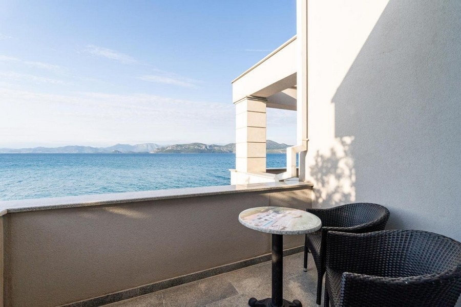 Autre chambre avec accès au balcon