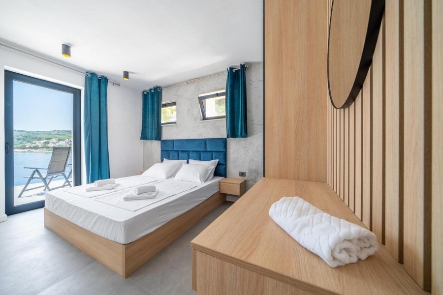 Chambre avec lit double et vue mer