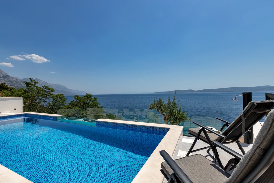 Villa avec vue mer panoramique et piscine au premier plan - bien H3654.