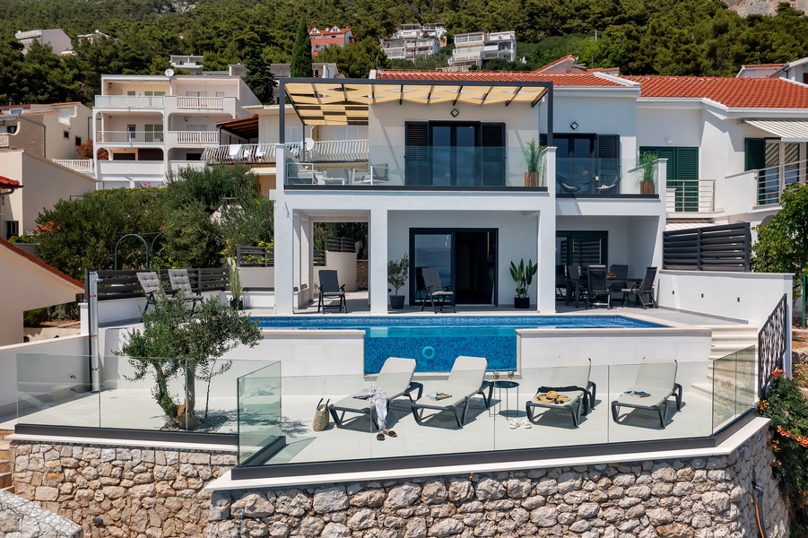 Villa moderne avec piscine et terrasse en Croatie