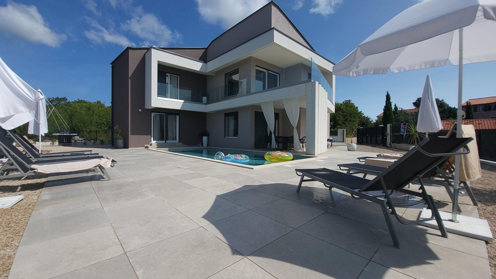 Maison moderne avec piscine à vendre - île de Krk H3667.