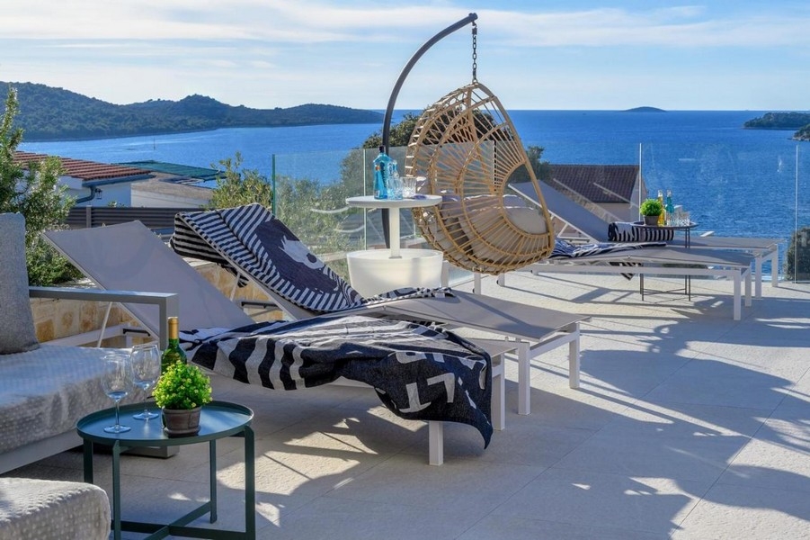 Villa près de la mer en Croatie à vendre près de Rogoznica .