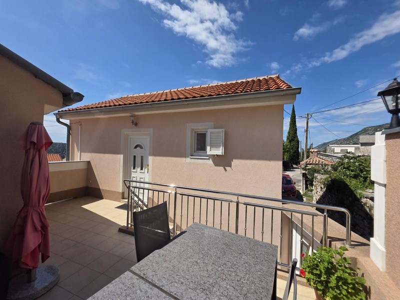 Maison dans un emplacement calme près de Crikvenica dans le village de Grizane à vendre.