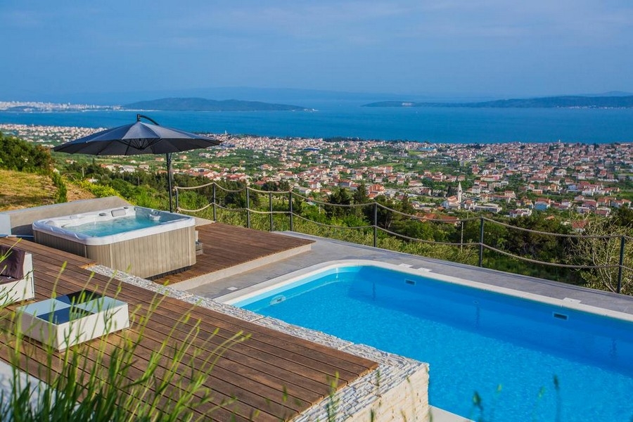 Piscine et vue mer - bien H3672 à Kastela près de Split.