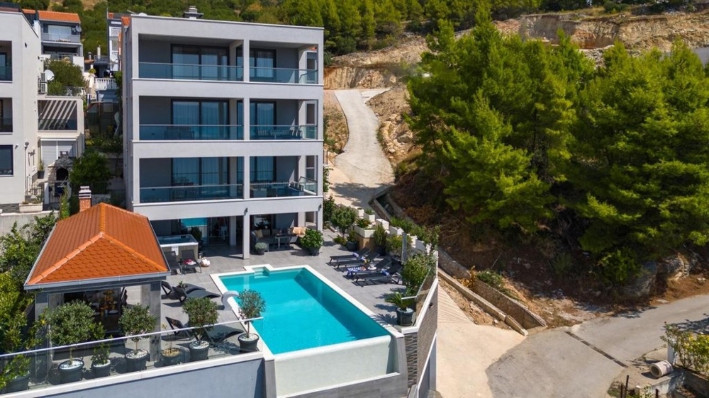 Villa luxueuse avec piscine à vendre près d'Omis en Croatie - Panorama Scouting.